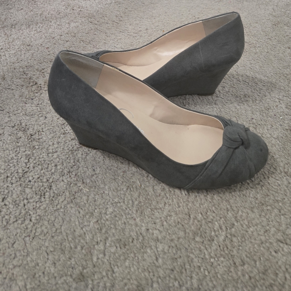 Jessica Simpson Suede Gray Wedge Heels - Size 8.5 - Picture 6 of 7
